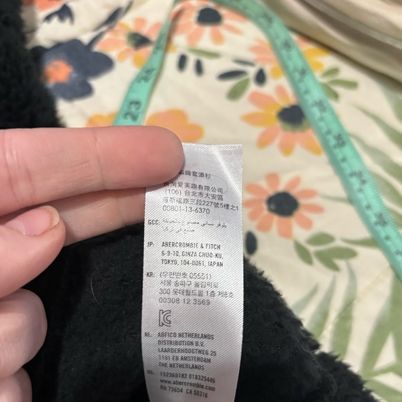 Super Cozy Abercrombie Teddy Zip Up Small - Picture 13 of 16